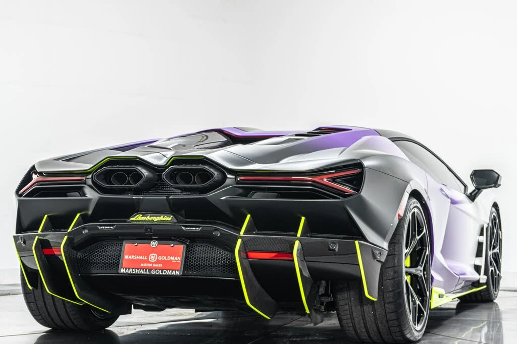 2025 Lamborghini Revuelto - Image 9 of 31