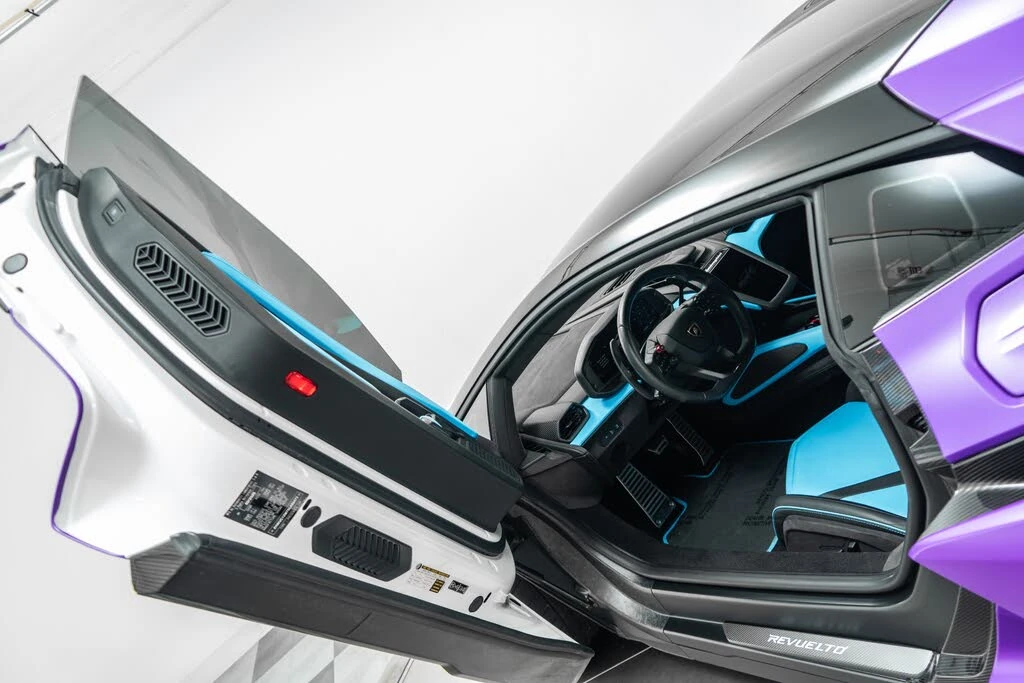2025 Lamborghini Revuelto - Image 22 of 31