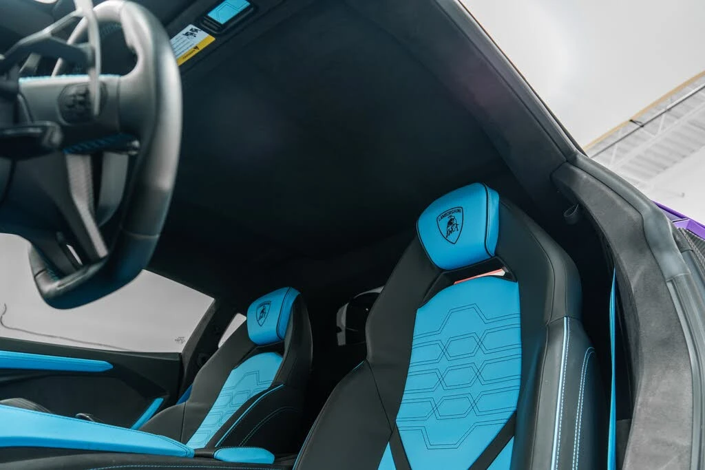 2025 Lamborghini Revuelto - Image 17 of 31