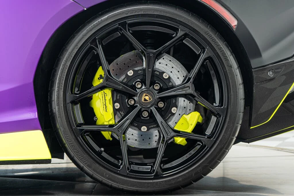 2025 Lamborghini Revuelto - Image 11 of 31