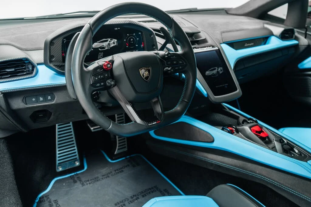 2025 Lamborghini Revuelto - Image 13 of 31