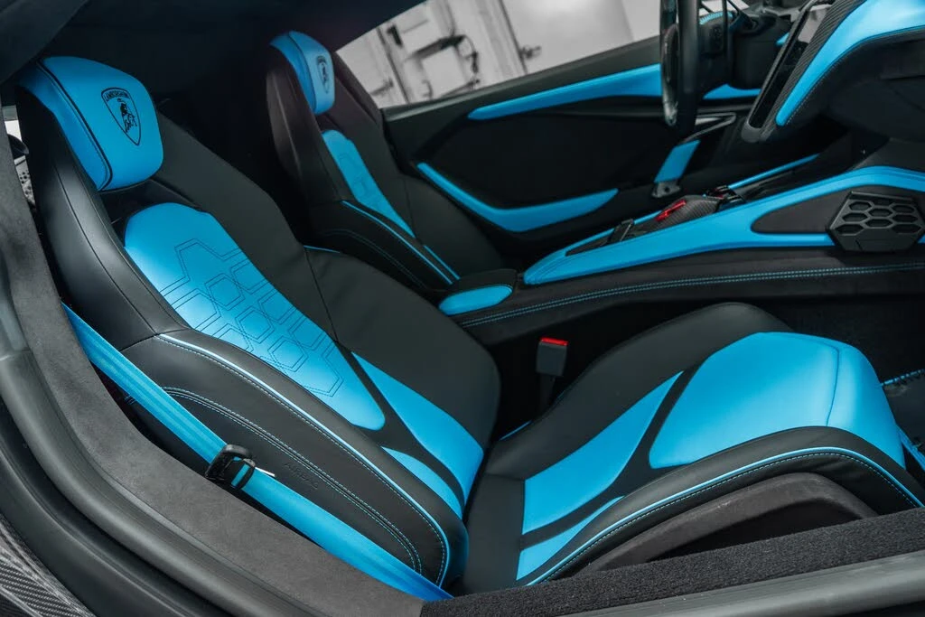 2025 Lamborghini Revuelto - Image 25 of 31