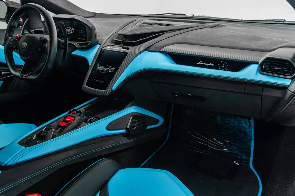 2025 Lamborghini Revuelto - Image 14 of 31