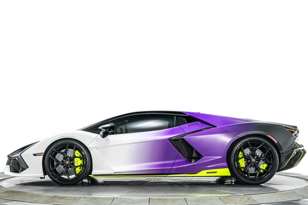 2025 Lamborghini Revuelto - Image 6 of 31