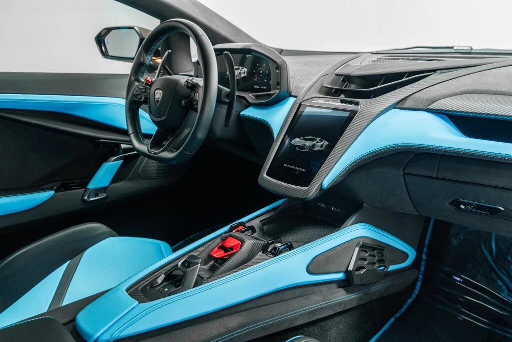 2025 Lamborghini Revuelto - Image 27 of 31