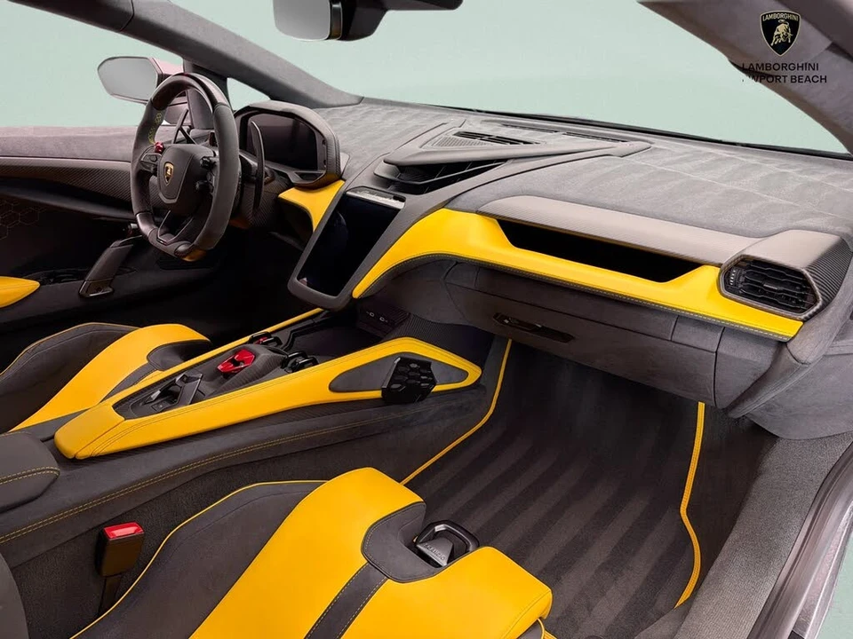 2025 Lamborghini Revuelto - Image 12 of 17