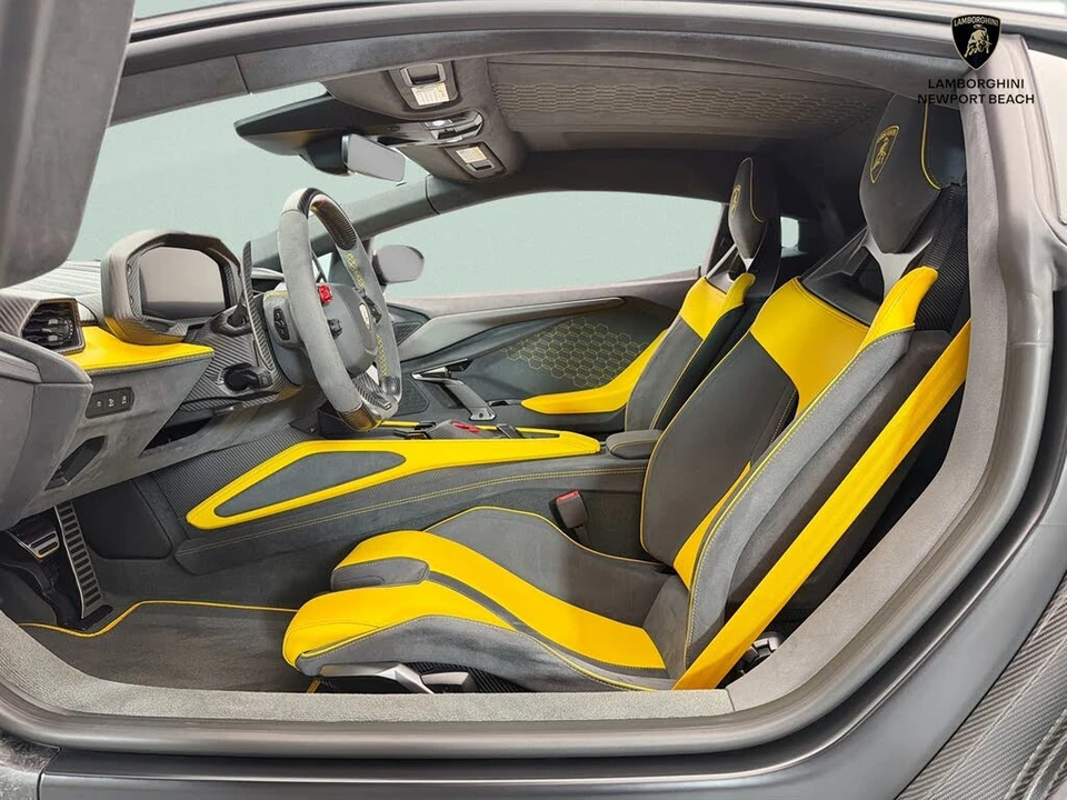2025 Lamborghini Revuelto - Image 8 of 17
