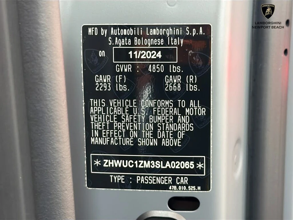 2025 Lamborghini Revuelto - Image 16 of 17