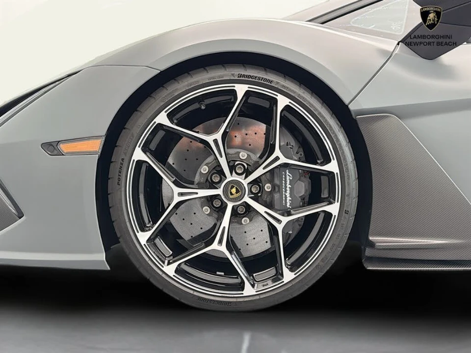 2025 Lamborghini Revuelto - Image 17 of 17