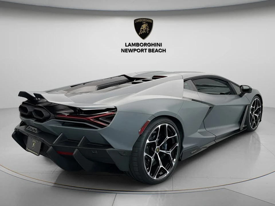 2025 Lamborghini Revuelto - Image 6 of 17