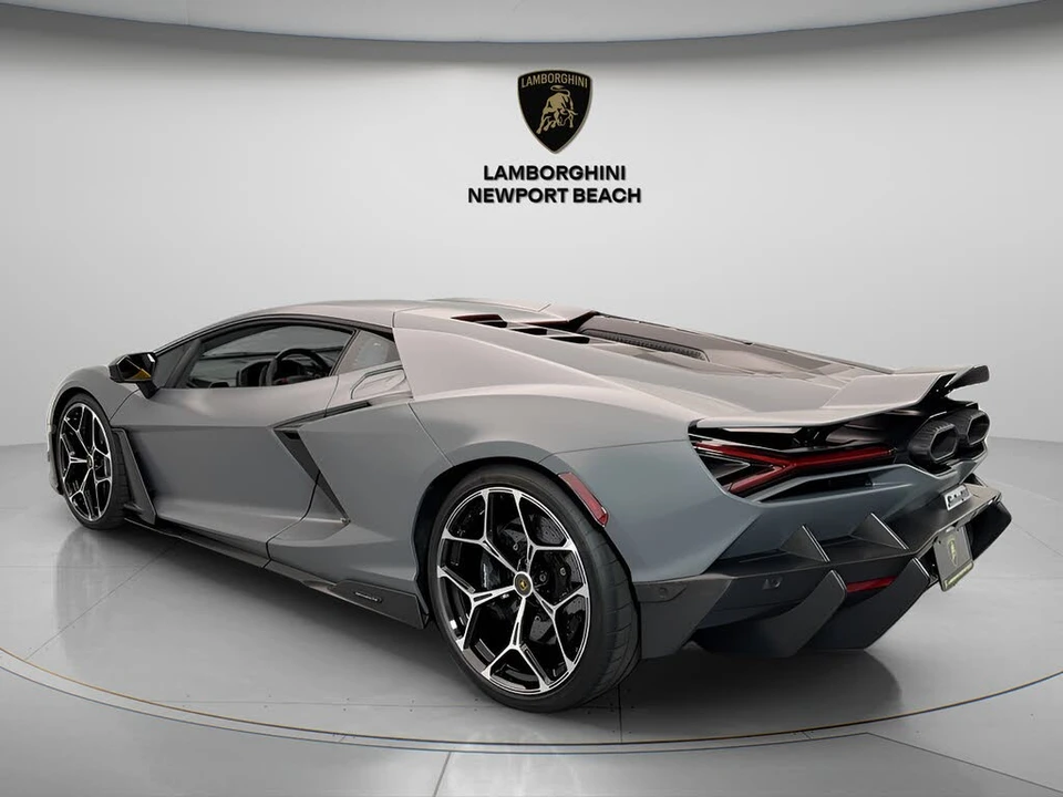 2025 Lamborghini Revuelto - Image 4 of 17
