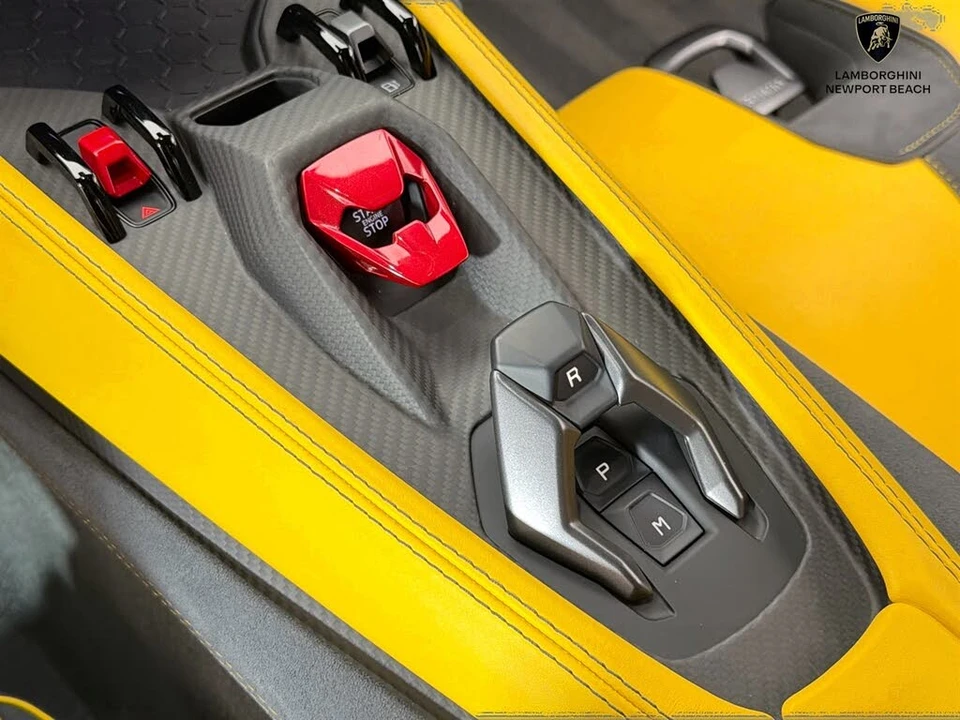 2025 Lamborghini Revuelto - Image 14 of 17