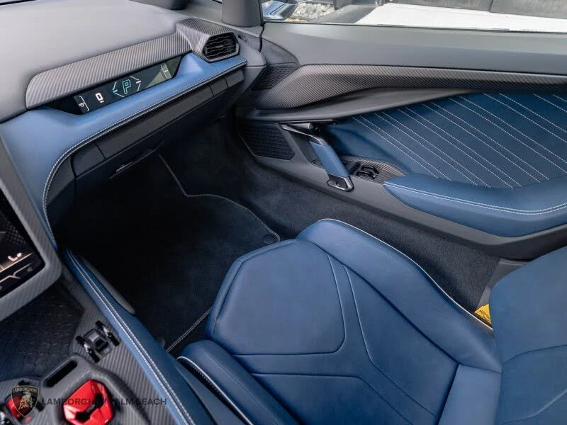 2025 Lamborghini Revuelto - Image 11 of 31