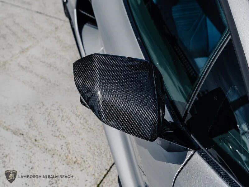 2025 Lamborghini Revuelto - Image 17 of 31