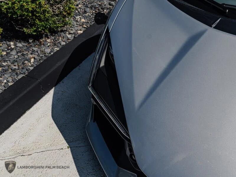 2025 Lamborghini Revuelto - Image 14 of 31