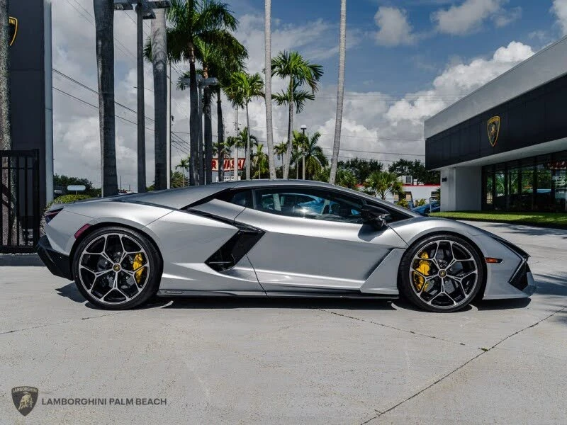 2025 Lamborghini Revuelto - Image 7 of 31