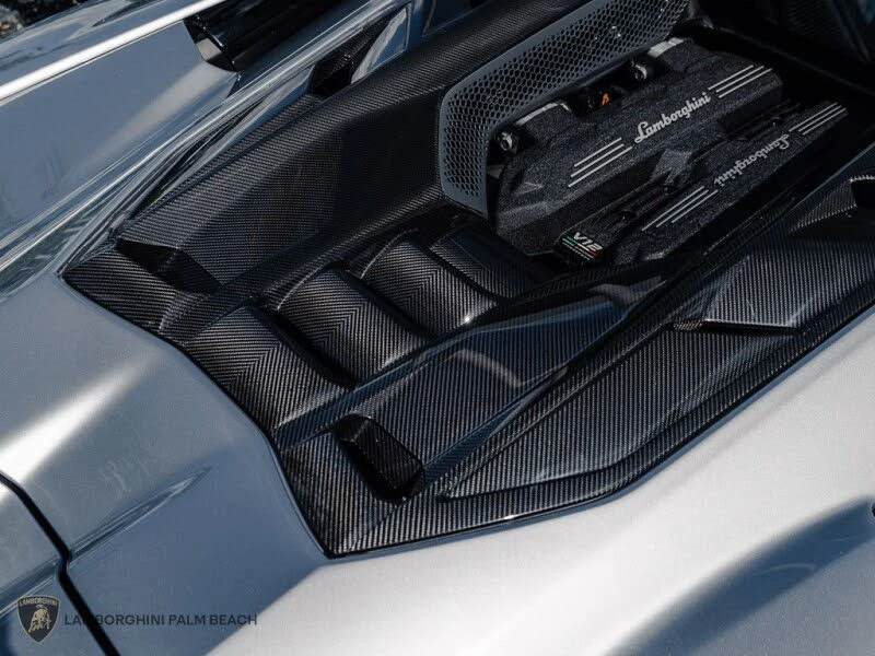 2025 Lamborghini Revuelto - Image 16 of 31