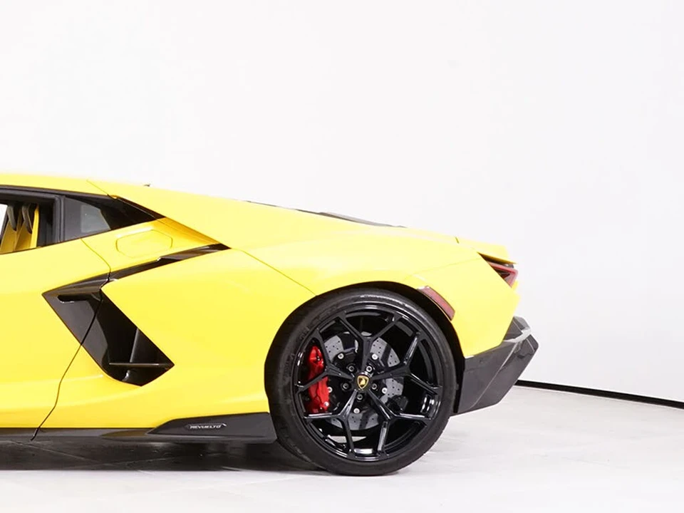 2025 Lamborghini Revuelto - Image 13 of 29