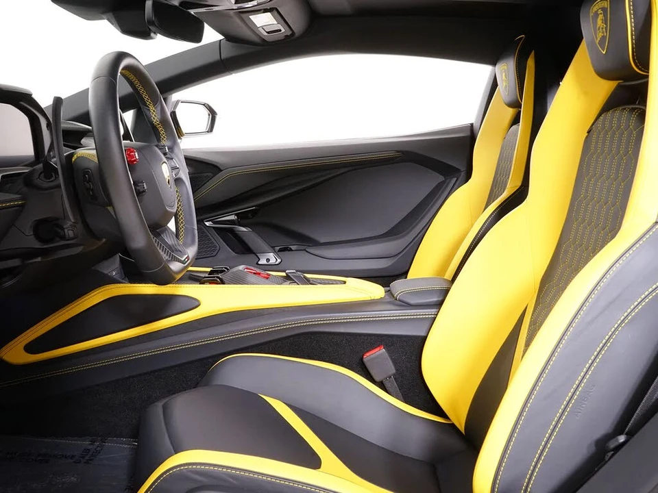 2025 Lamborghini Revuelto - Image 4 of 29
