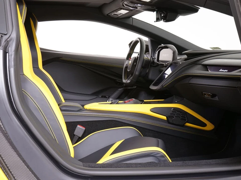2025 Lamborghini Revuelto - Image 28 of 29