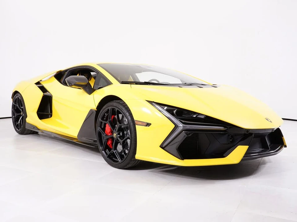 2025 Lamborghini Revuelto - Image 17 of 29