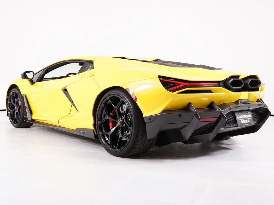 2025 Lamborghini Revuelto - Image 18 of 29