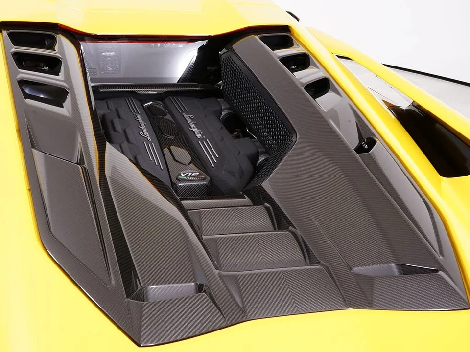 2025 Lamborghini Revuelto - Image 20 of 29