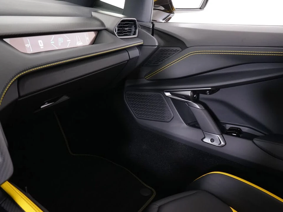 2025 Lamborghini Revuelto - Image 23 of 29