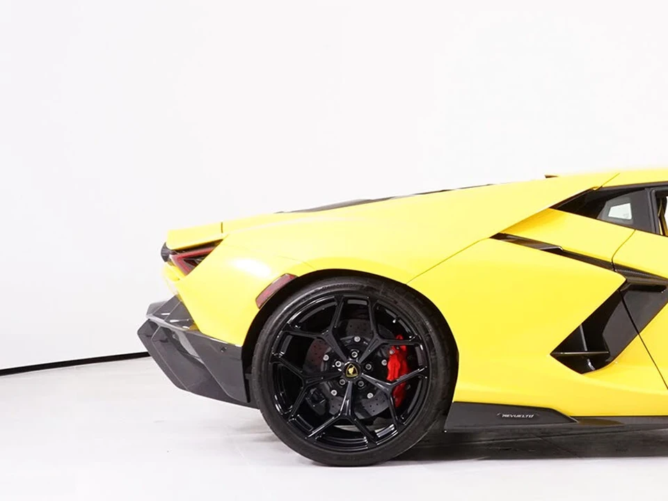 2025 Lamborghini Revuelto - Image 14 of 29