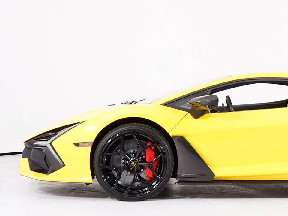 2025 Lamborghini Revuelto - Image 12 of 29