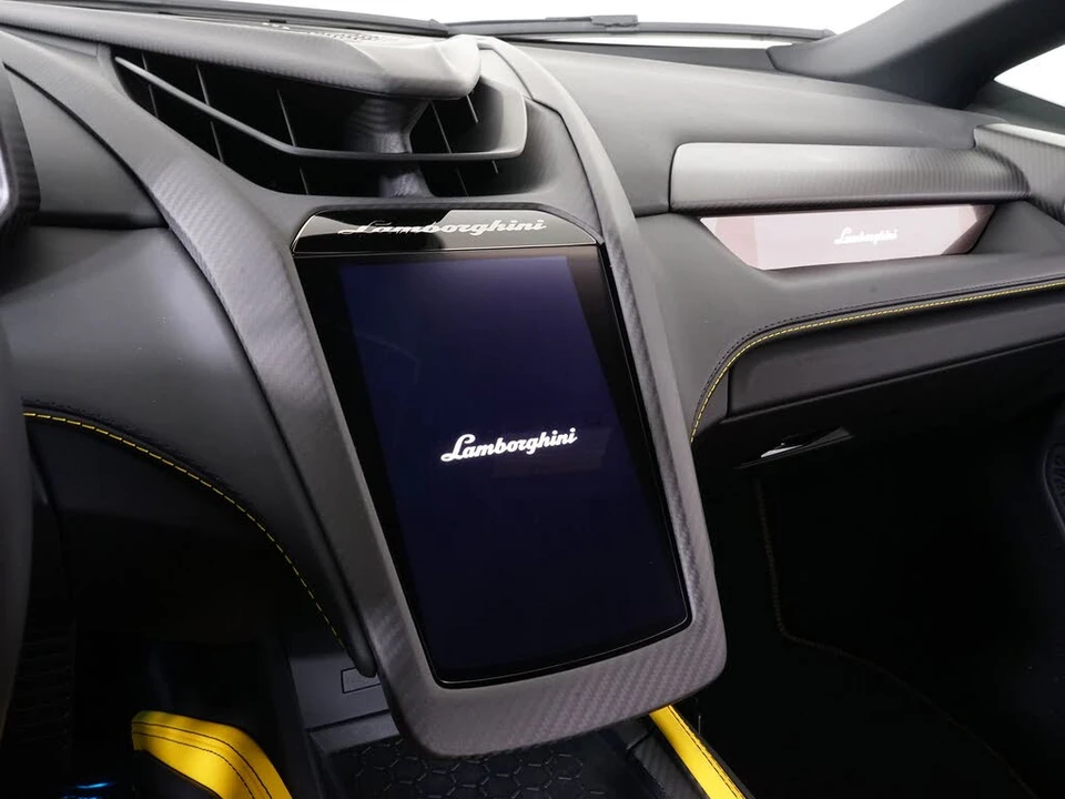 2025 Lamborghini Revuelto - Image 25 of 29