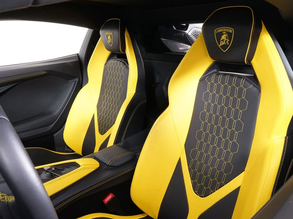 2025 Lamborghini Revuelto - Image 24 of 29