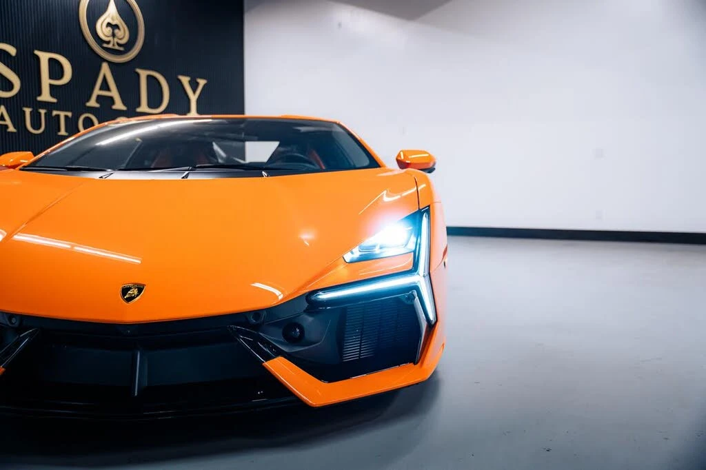 2025 Lamborghini Revuelto - Image 13 of 31