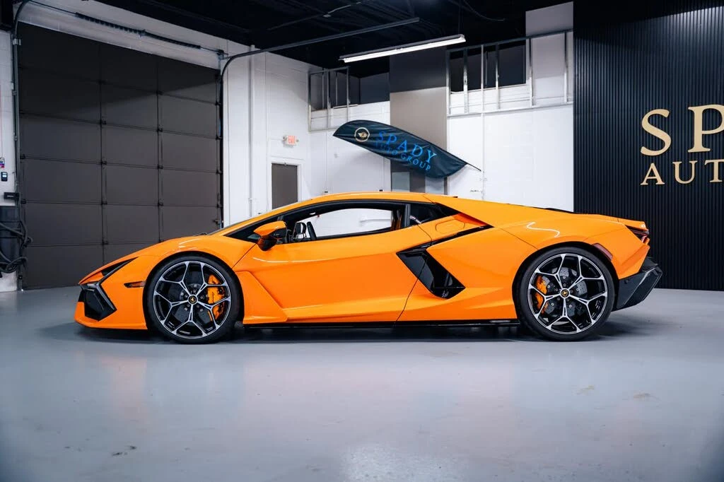 2025 Lamborghini Revuelto - Image 2 of 31