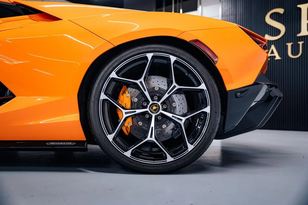 2025 Lamborghini Revuelto - Image 10 of 31