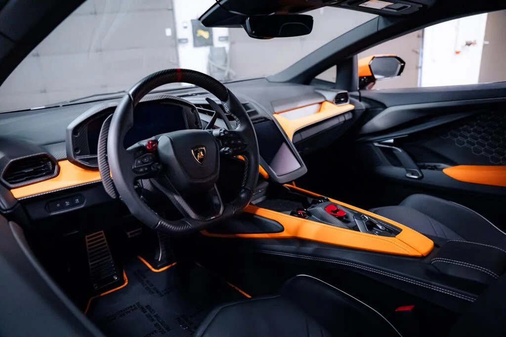 2025 Lamborghini Revuelto - Image 31 of 31