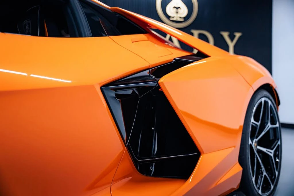 2025 Lamborghini Revuelto - Image 22 of 31