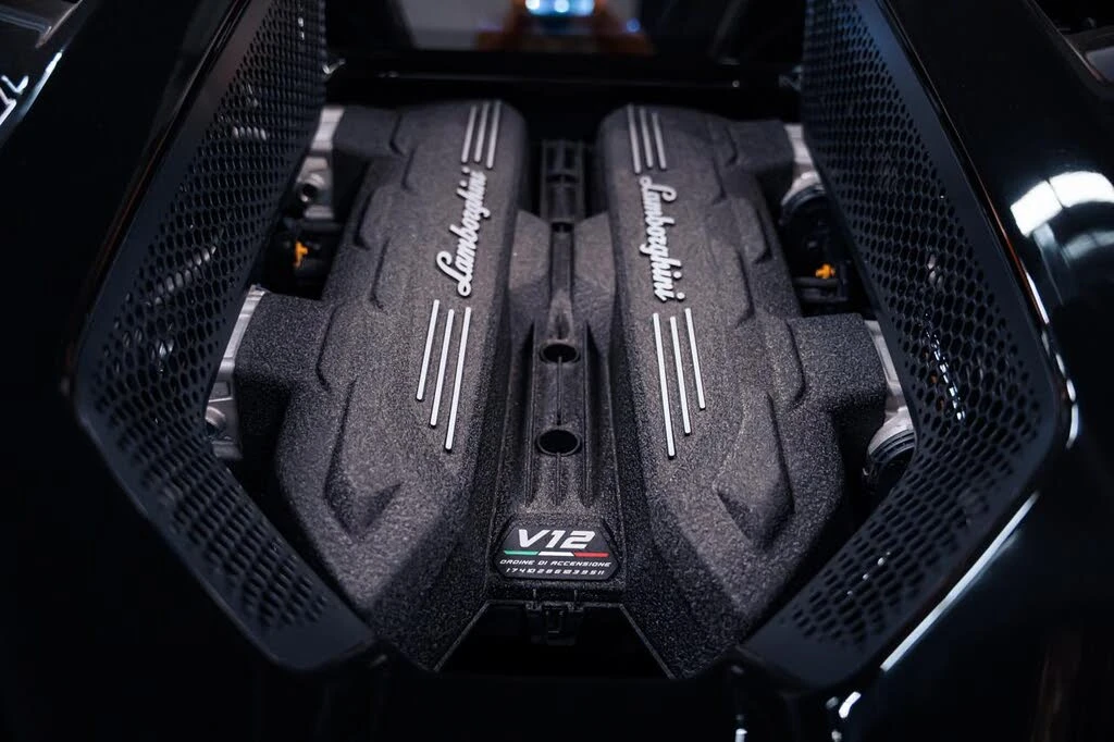 2025 Lamborghini Revuelto - Image 26 of 31