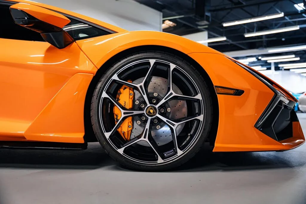 2025 Lamborghini Revuelto - Image 12 of 31