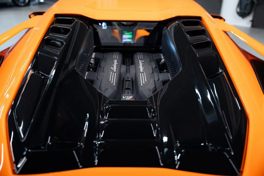 2025 Lamborghini Revuelto - Image 25 of 31