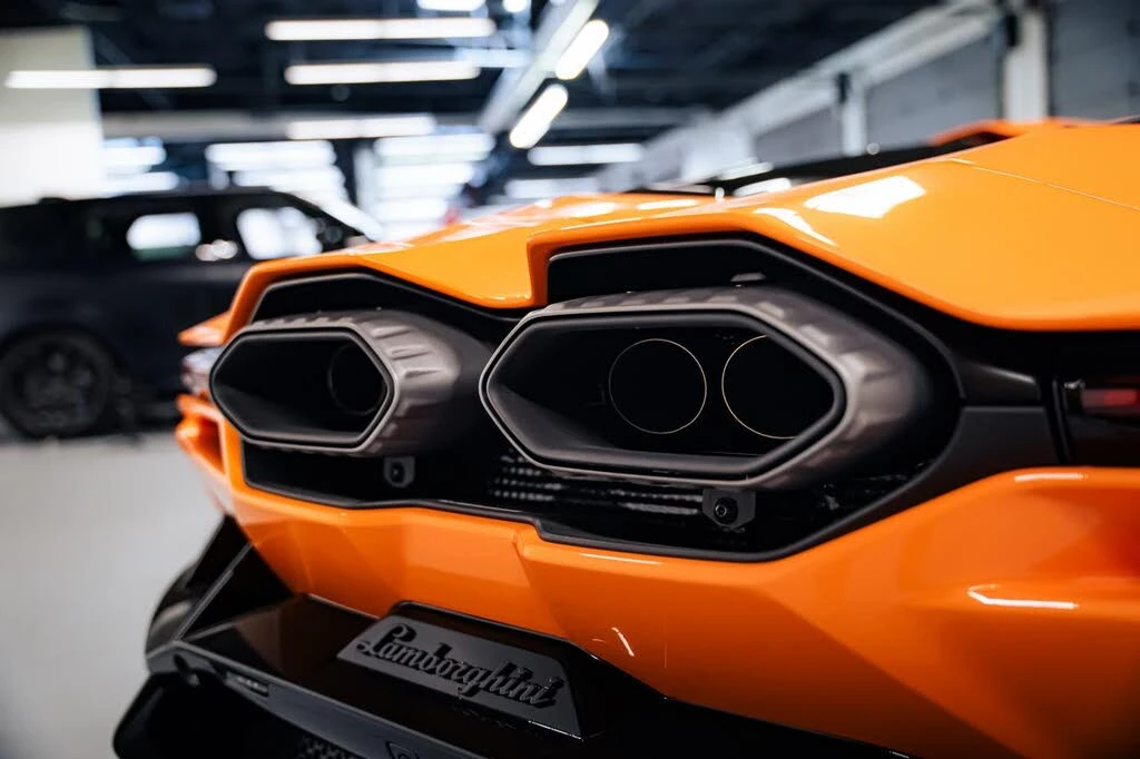 2025 Lamborghini Revuelto - Image 28 of 31
