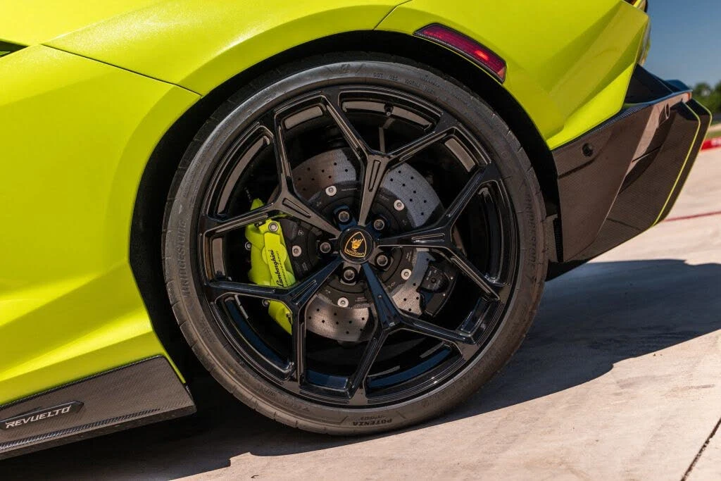 2025 Lamborghini Revuelto - Image 6 of 31