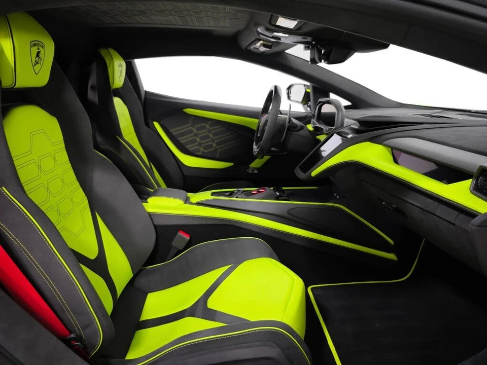 2025 Lamborghini Revuelto - Image 18 of 31