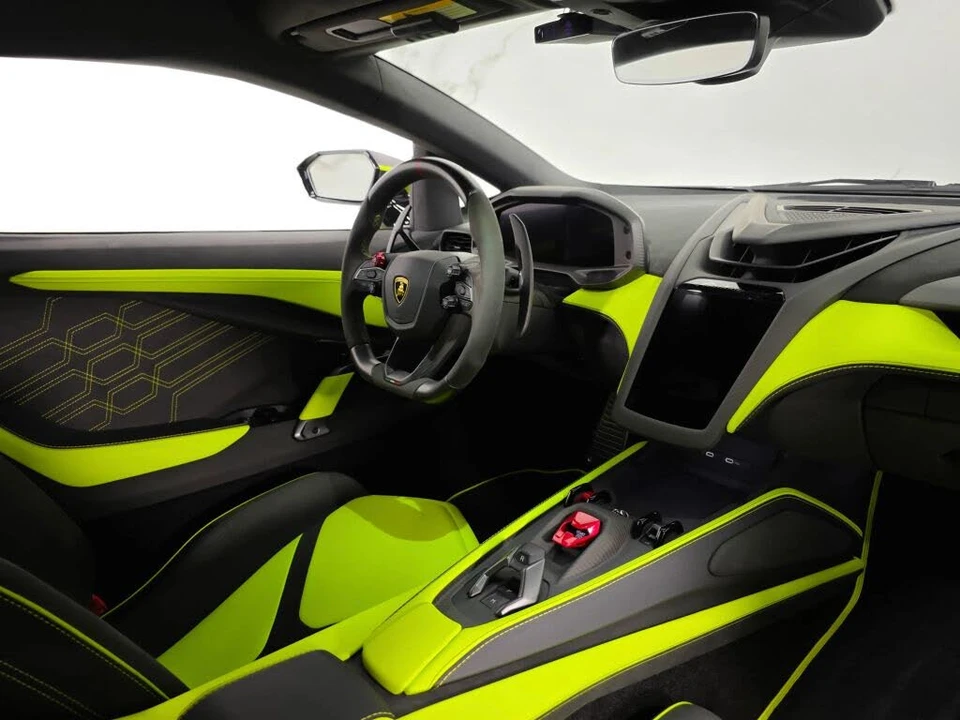 2025 Lamborghini Revuelto - Image 19 of 31