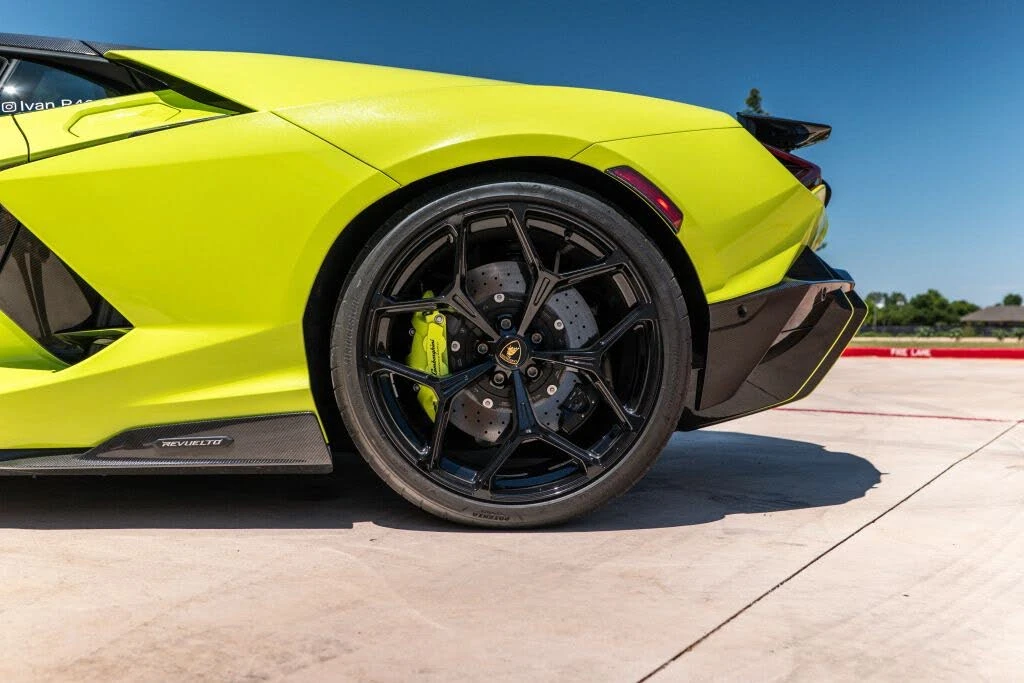 2025 Lamborghini Revuelto - Image 7 of 31