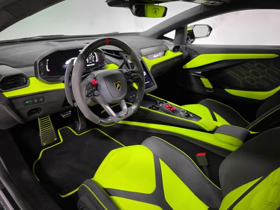 2025 Lamborghini Revuelto - Image 31 of 31