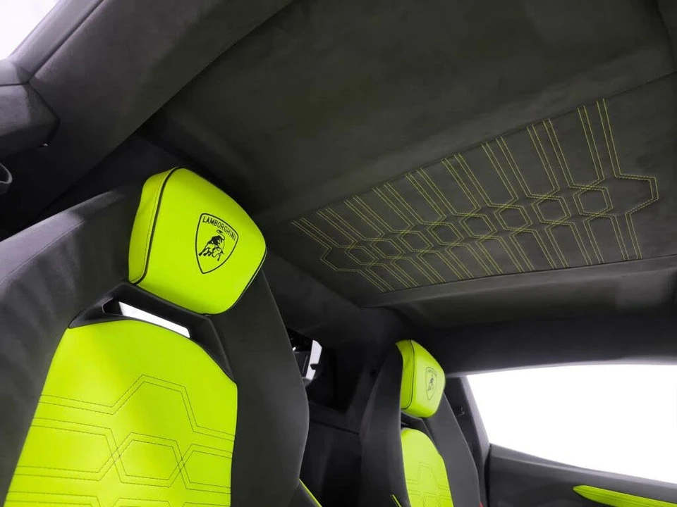 2025 Lamborghini Revuelto - Image 24 of 31