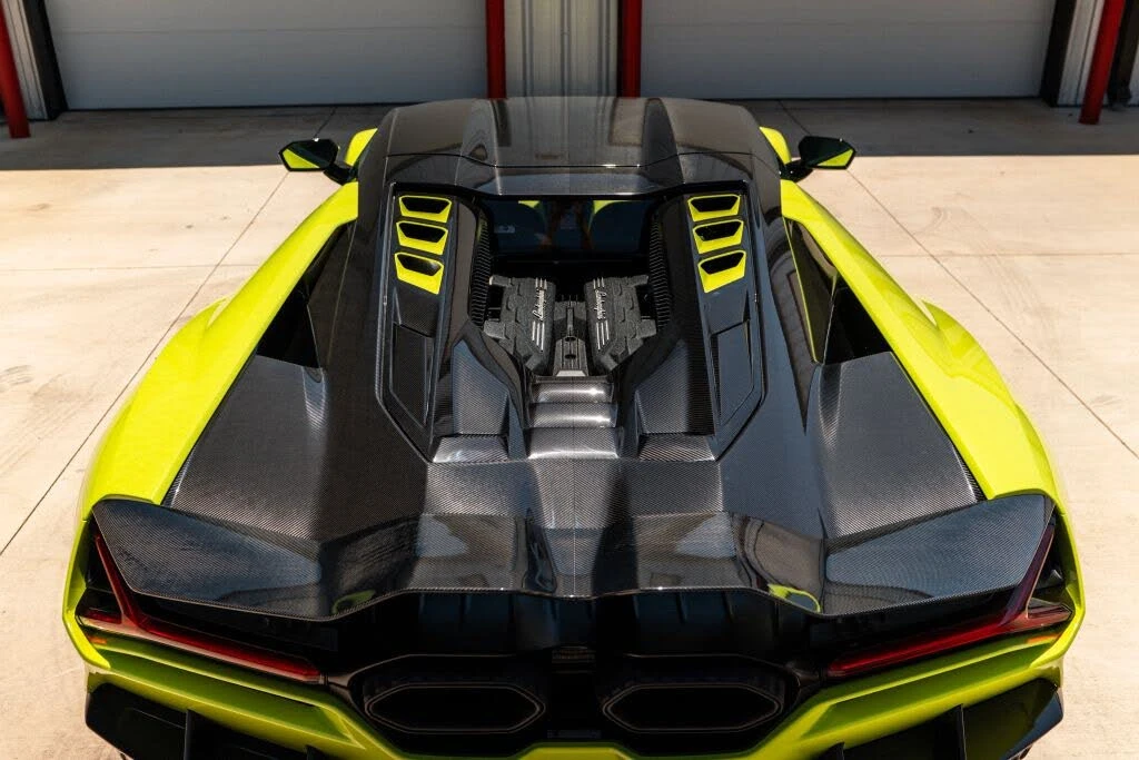 2025 Lamborghini Revuelto - Image 9 of 31