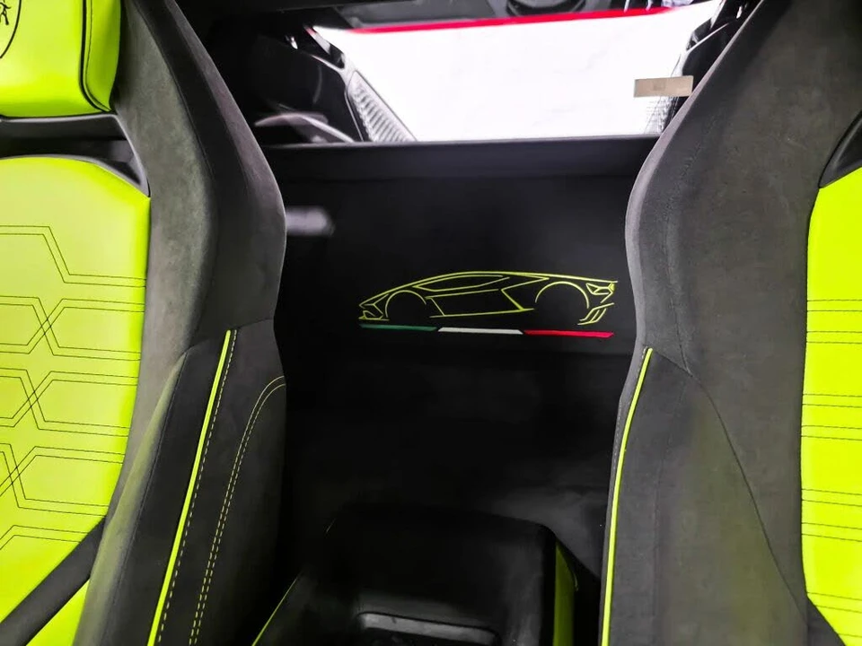2025 Lamborghini Revuelto - Image 28 of 31