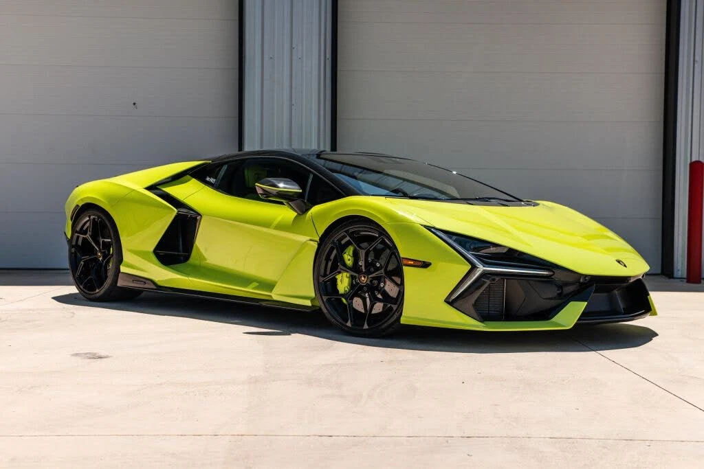 2025 Lamborghini Revuelto - Image 16 of 31